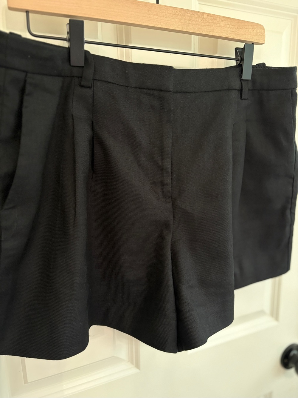 Like new size 14 women’s J Crew Black Tailored Pleated linen blend Shorts. - Picture 5 of 12